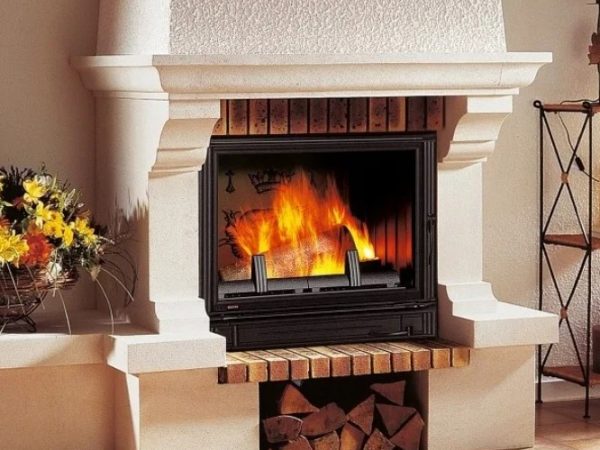 Тепло домашнего очага: как выбрать камин для дома