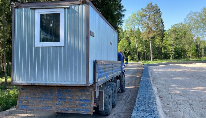 Стоимость перевозки бытовки: что нужно учитывать