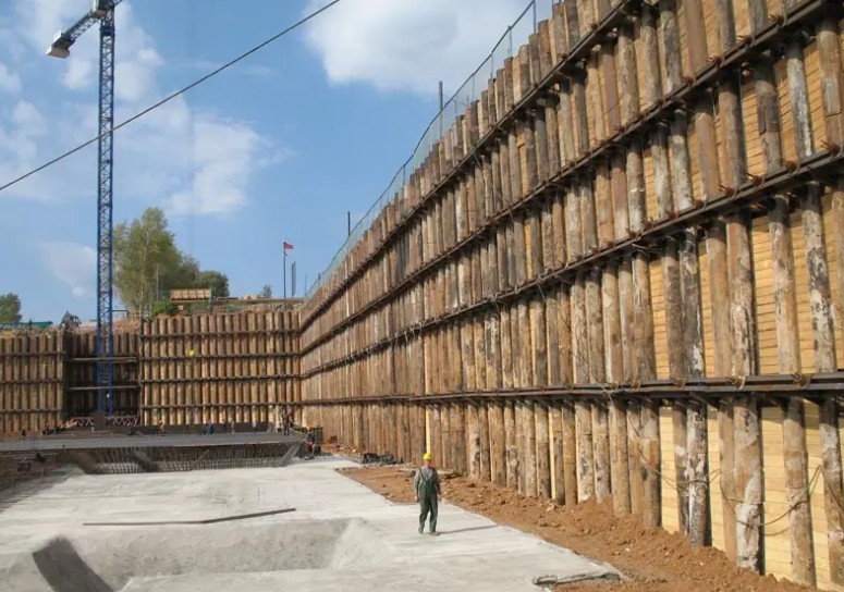 Устройство шпунтового ограждения котлована: этапы и особенности монтажа