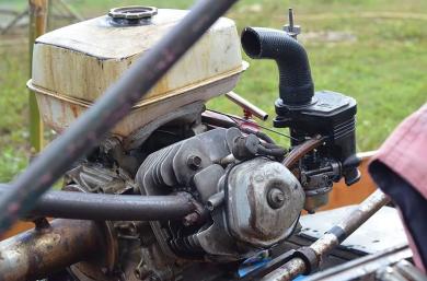 В редукторы мотоблоков чаще всего заливают масло SAE 80W-90 или 85W-90 В редукторы мотоблоков чаще всего заливают масло SAE 80W-90 или 85W-90