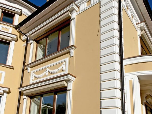 Как сочетать декоративные элементы фасада с функциональностью