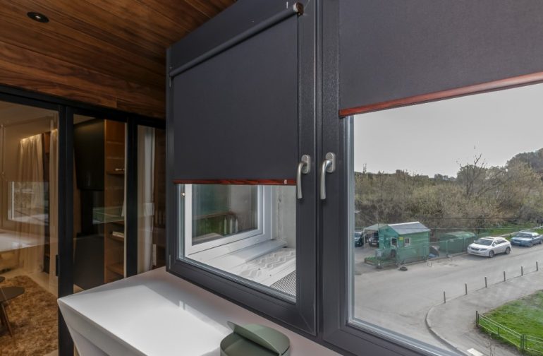 Как управлять светом и теплом в доме с помощью автоматических жалюзи