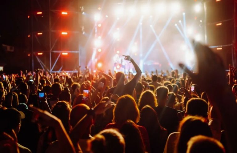 Как спланировать отпуск вокруг мировых событий: билеты на концерты и фестивали
