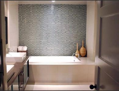 Мозаичная плитка для отделки маленького помещения ванной комнаты